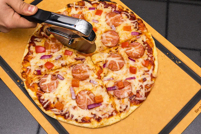 Broil King 69810 Deluxe Pizza Cutter